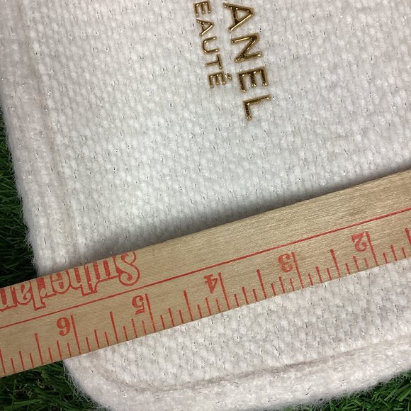 Chanel Holiday Makeup Bag - 2024 Snowflake Zipper - Picture 13 of 16